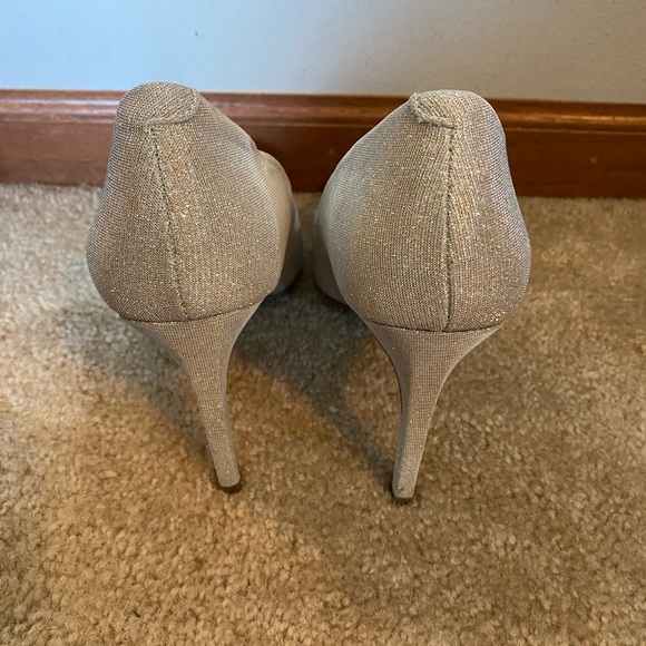 JLo heels - Picture 3 of 3